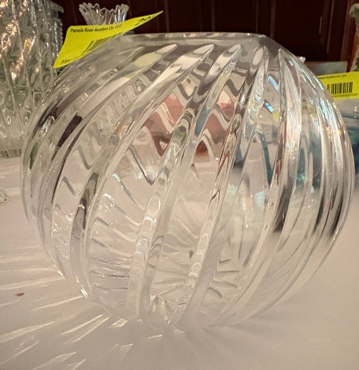 Zone 1-E- Spiral Ribbed Crystal Rose Bowl