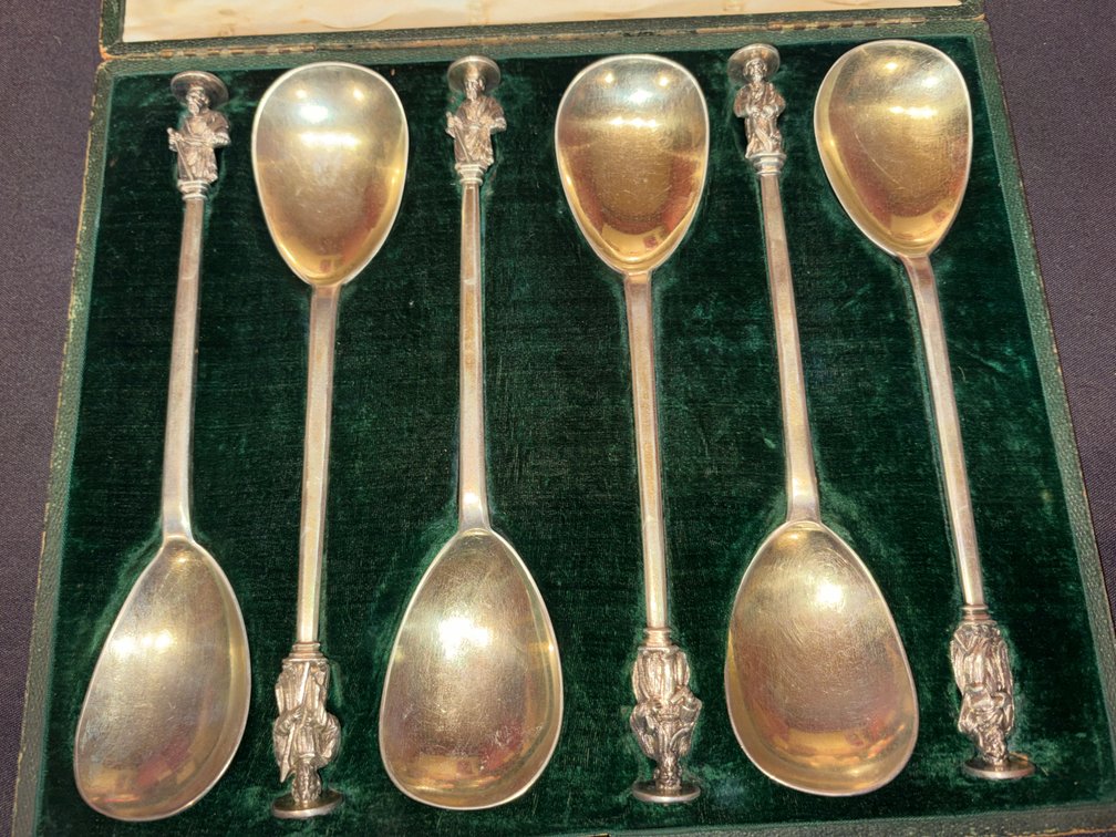 Zone 1-B- British Silver Apostle Spoons In Case