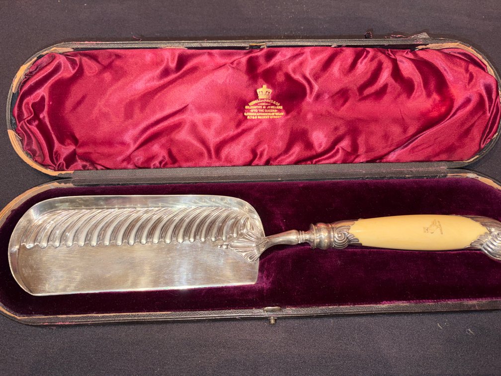 Zone 1-B- Sterling Silver Howell, James & Co. Crumb Scoop