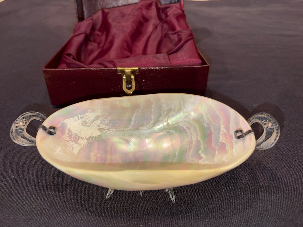 Zone 1-B- Mother-of-Pearl Shell Dish with Case