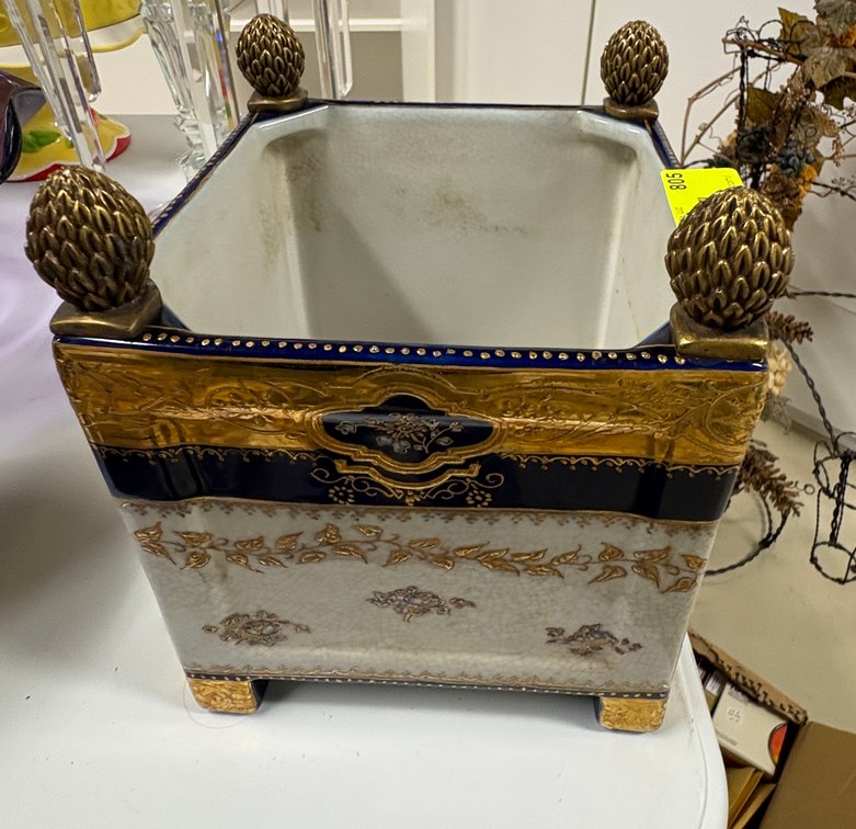 Zone 1-BB- JUWC Footed Ceramic Planter
