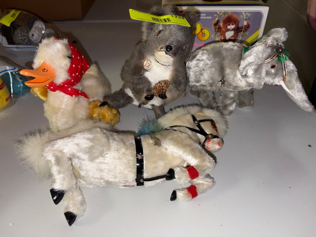 Zone 2-G- Wind-Up Plush Animal Toys