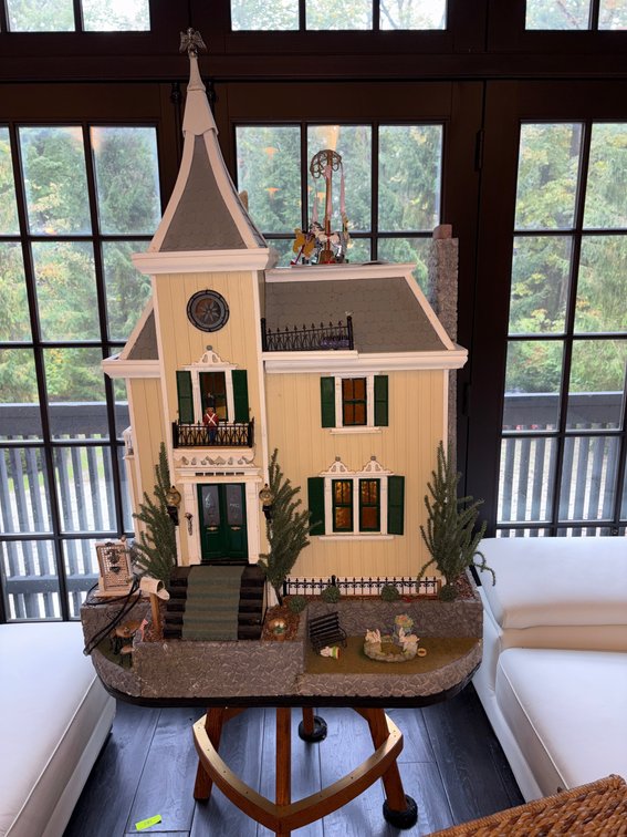 Zone 3-CUP- Victorian-Style Wooden Dollhouse