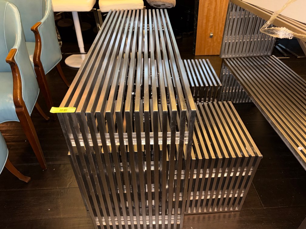 Zone 3-CUP- Slatted Metal Table and (4) Stools