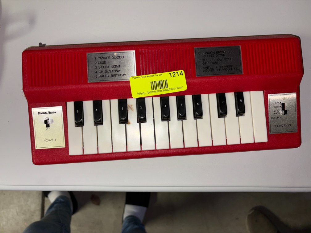 Zone 2-G- Radio Shack Electronic Keyboard