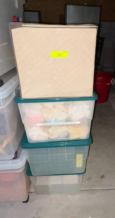 Zone 2-G- Christmas Ornaments and Storage Totes