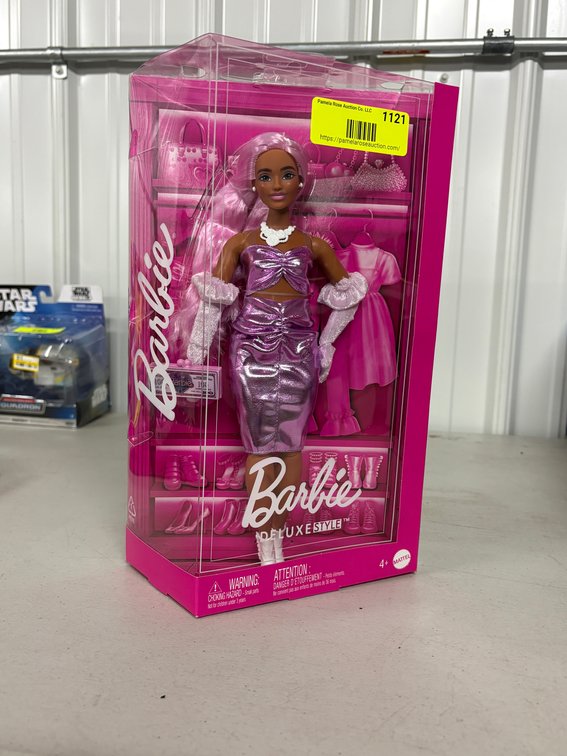 Barbie Deluxe Style Fashion Doll