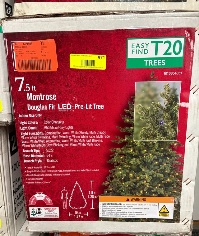 Montrose Douglas Fir 7.5' Pre-Lit Tree