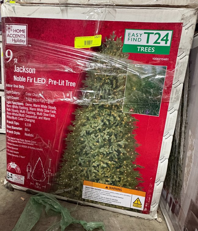 Home Accents Holiday 9 ft Pre-Lit Tree