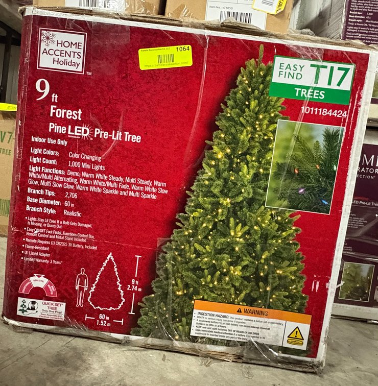 Home Accents Holiday 9 ft Pre-Lit Tree