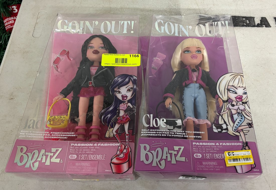 (2) Bratz Goin' Out! Dolls