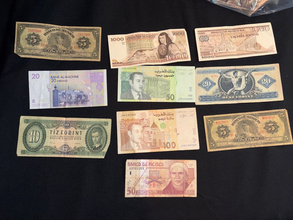 Zone 1-C- World Banknotes