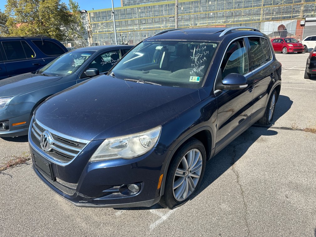 2011 Blue Volkswagen Tiguan