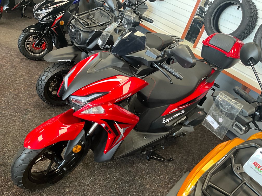 SuperMach MP 200-GTI-3 (EFI) Motor Scooter Red