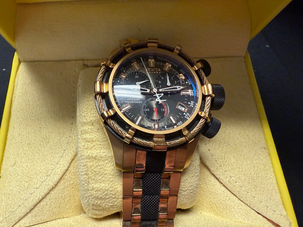 Invicta Reserve Diver Watch Tachymeter Chronograph Flame Fusion Crystal 200 MT Model: 5628