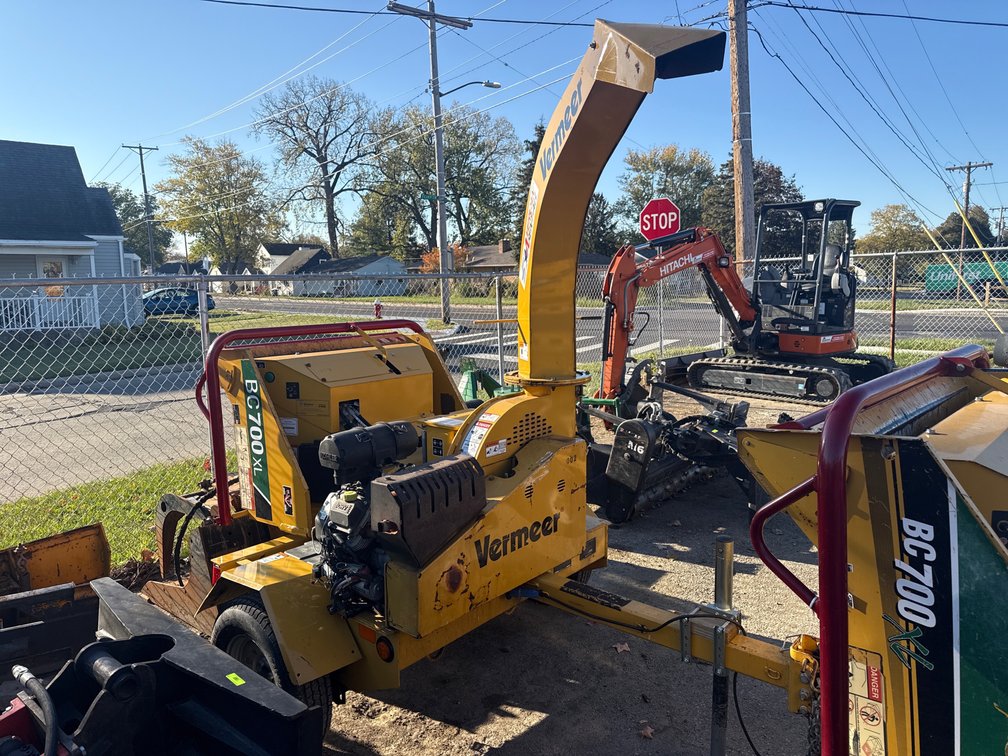 O- Vermeer BC700XL Wood Chipper