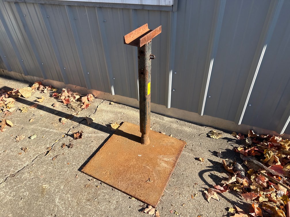 O- Metal Stand
