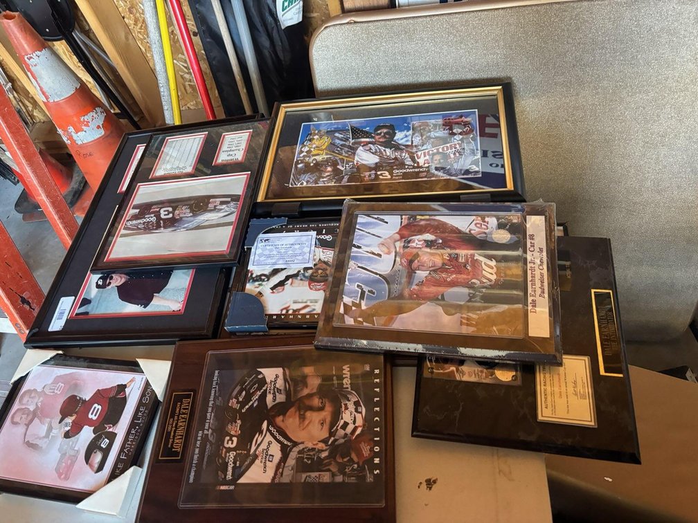 Assorted Dale Earnhardt/Jr Plaques & Prints