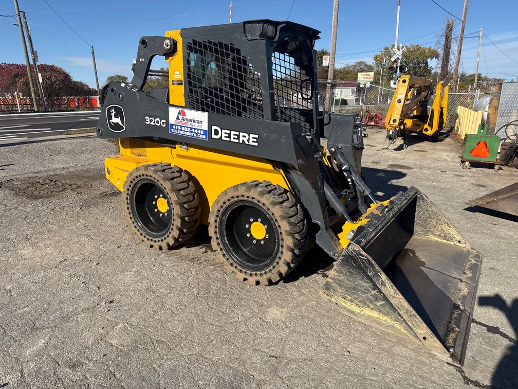 O- 2025 John Deere 320G Skid Steer