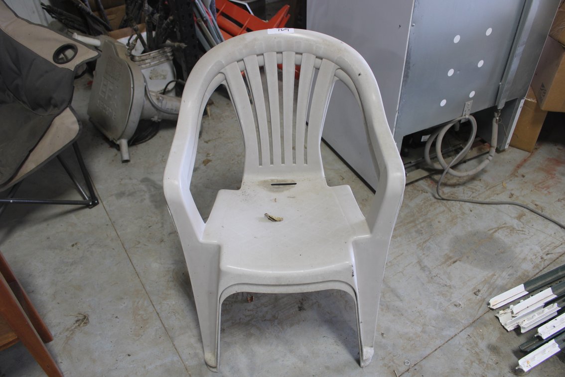 2 Plastic Patio Chairs