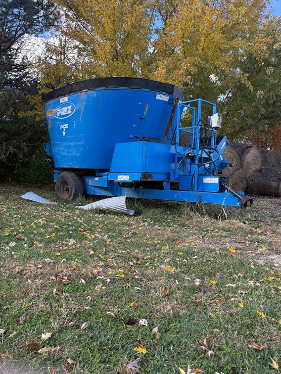 Patz 1100 Series 420 Vertical Mixer Feedwagon