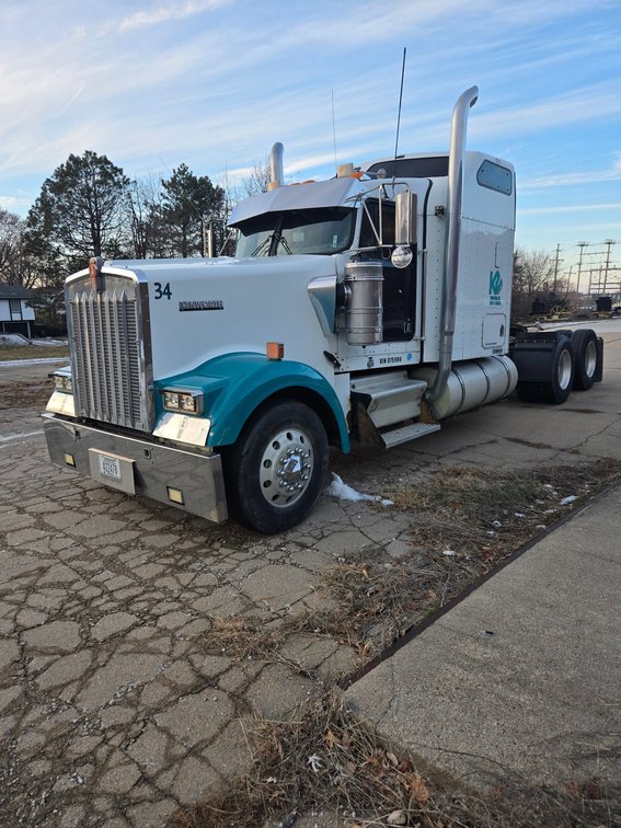 2005 Kenworth W900 T/A Sleeper Truck Tractor 