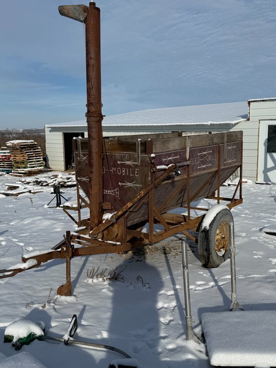 Feed Mobile Auger Wagon