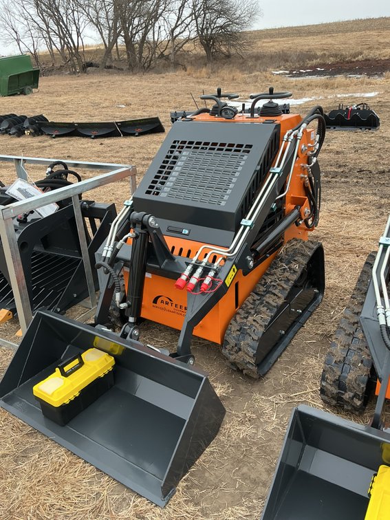 Unused 2025 Arteer Mini Skidsteer