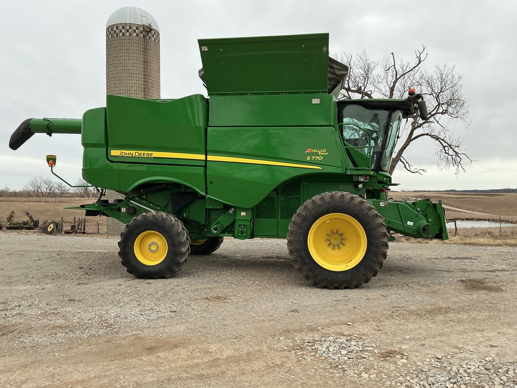 2018 John Deere S770 Hillco Combine