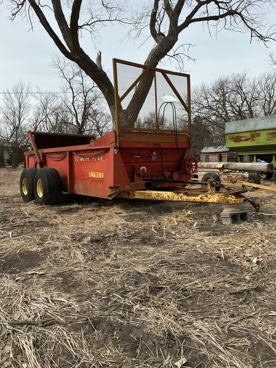 New Holland 795 Manure Spreader