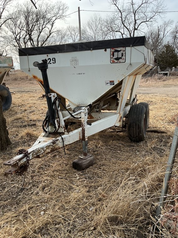 Willmar Super 500 Dry Spreader