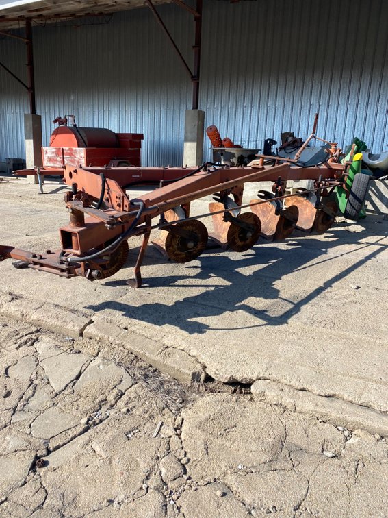 International Harvester 710 Plow