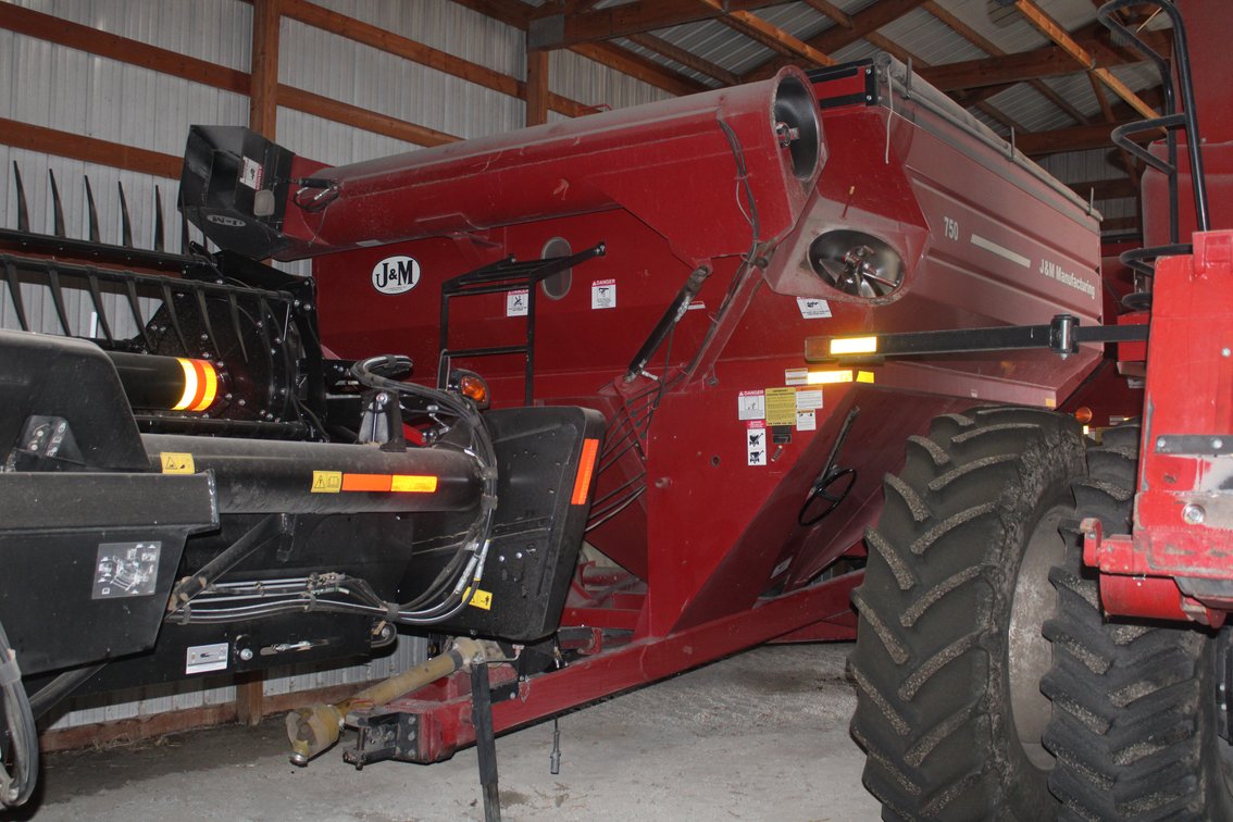 J&M 750 Grain Cart