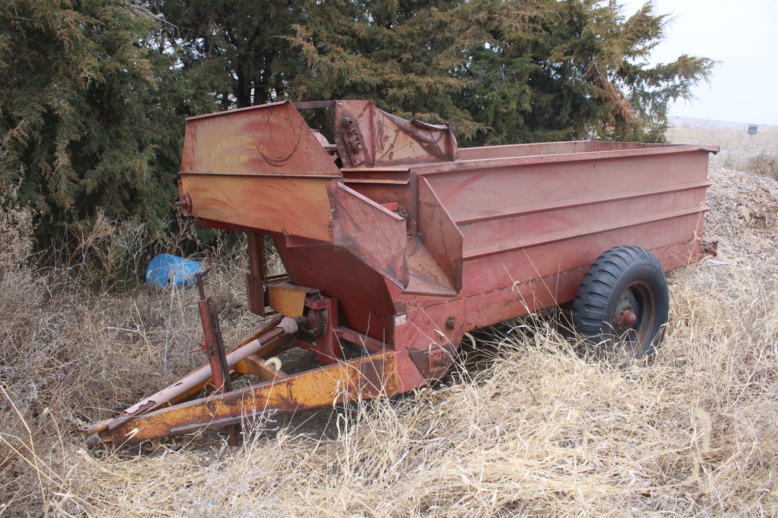 Kelly Ryan Feed Wagon