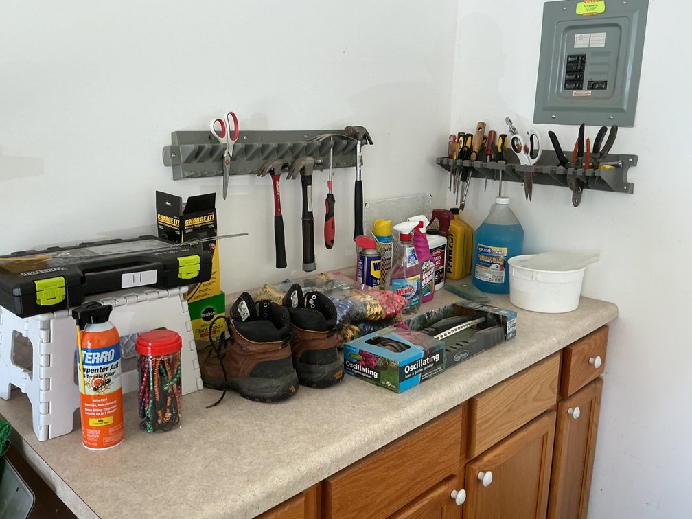 Contents on Cabinent