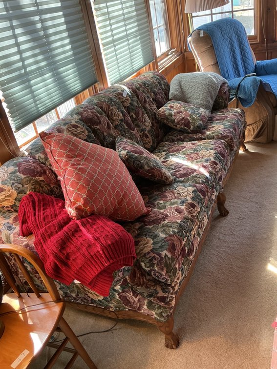 Floral couch w/ pillows