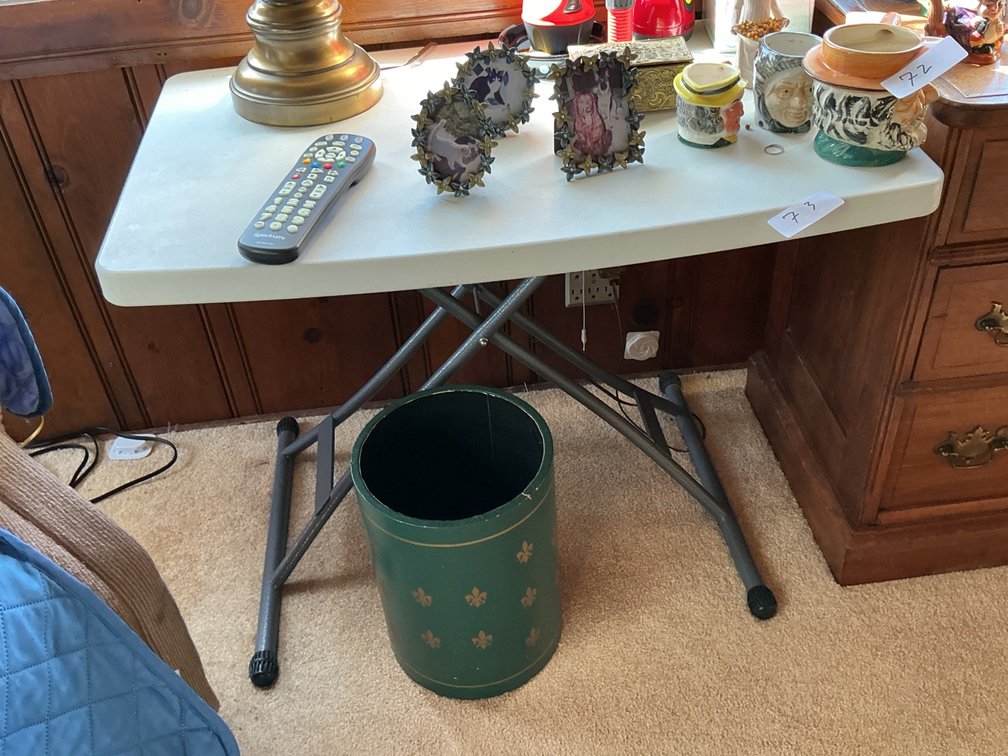 Folding plastic table