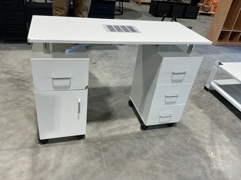 Nail Table with Fan