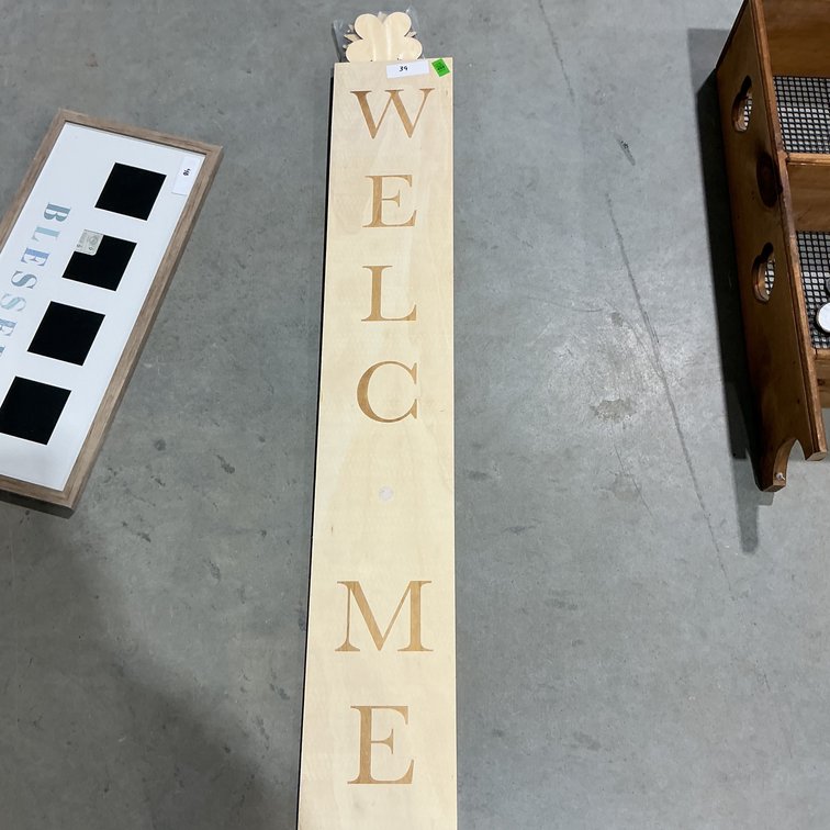 Welcome Sign w/ 6 Interchangeable Icons