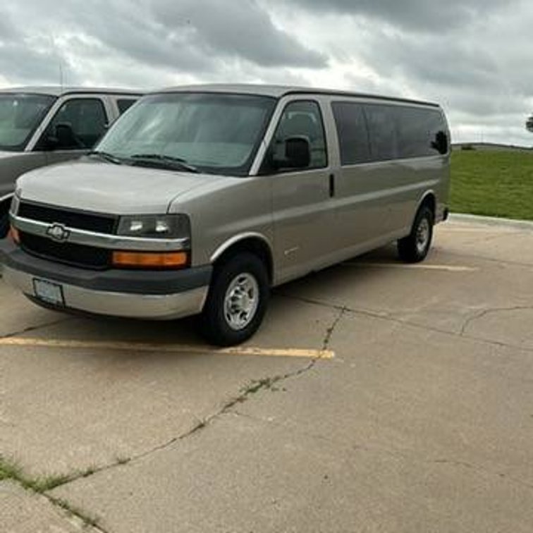 2004 Chevrolet Express G30 15-Passenger Van