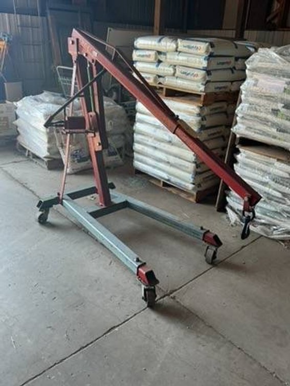Red Arrow Brand Auto Engine Lift With Pump Issue