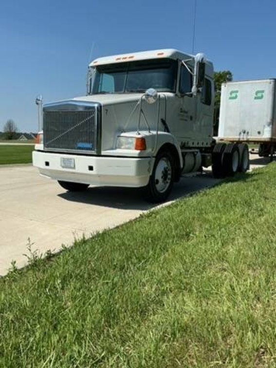 White-GMC Semi Model WHL64T