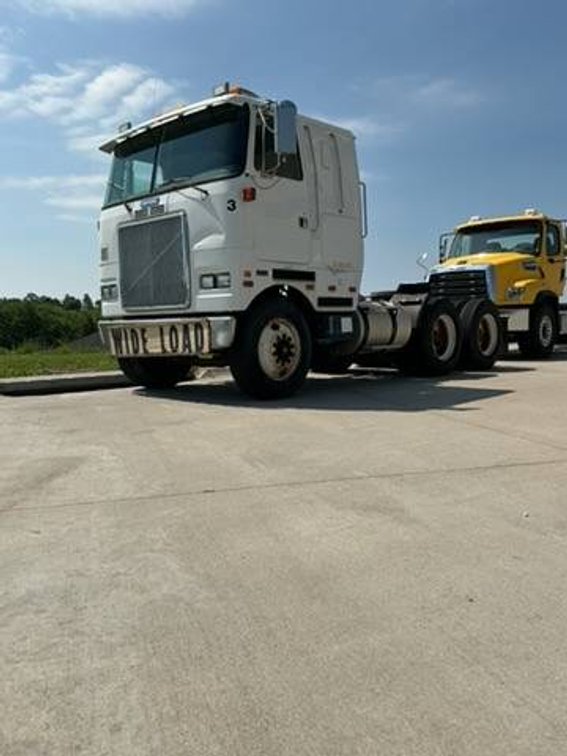 GMC-White WHL64T Cab-Over Semi, Detroit Diesel, Eaton 10-Speed