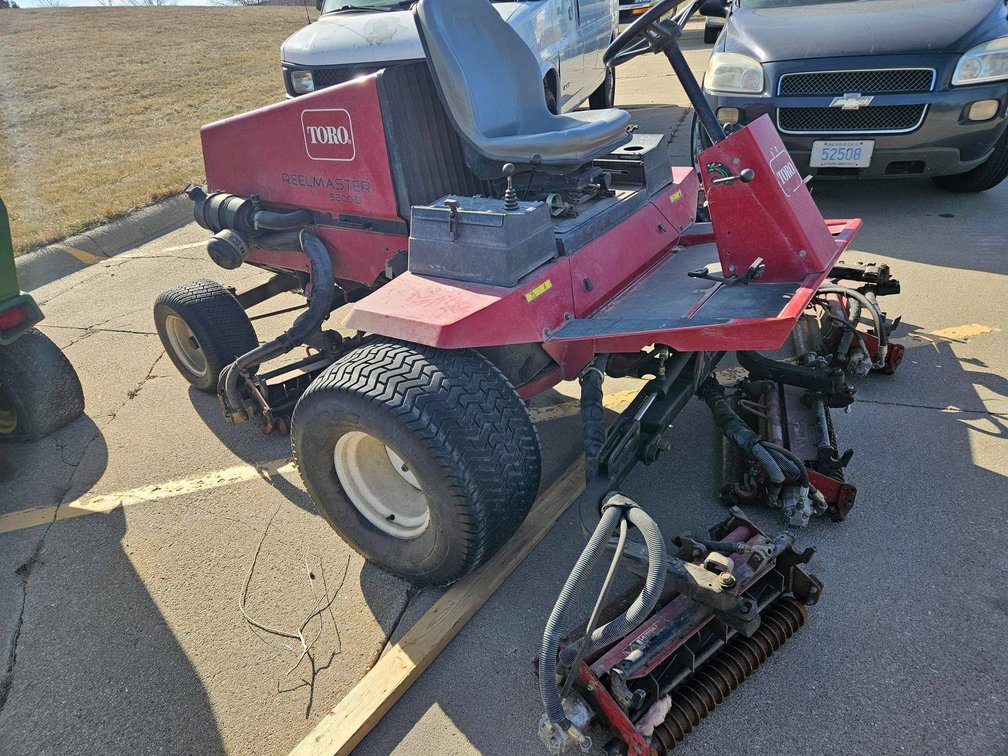 Toro Reelmaster 5200-D Traction Unit with Cutting Units