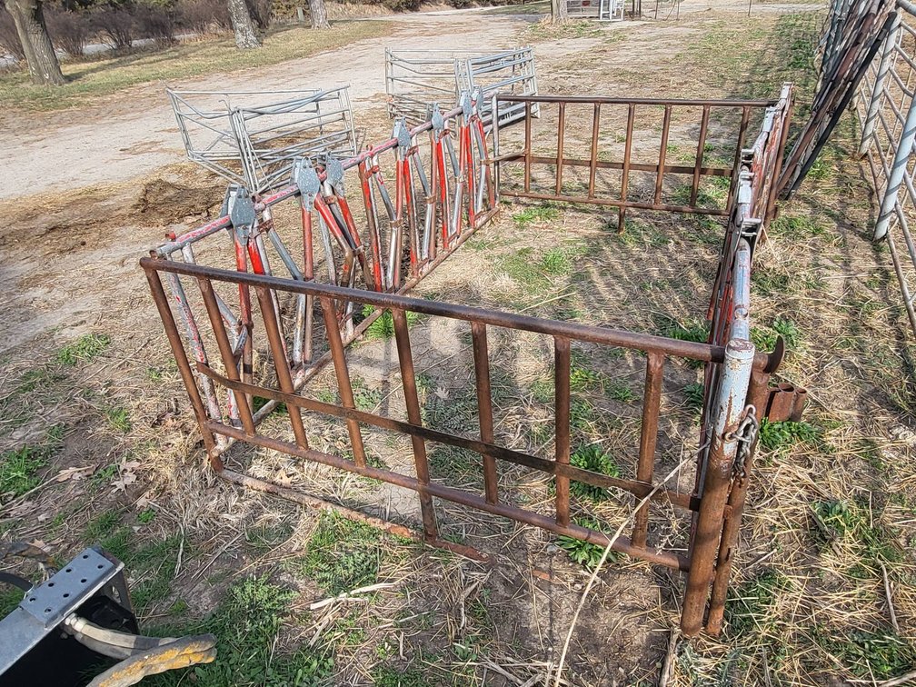 Hay Feeder, 11' 6" Long x 7' Wide x 45" Tall