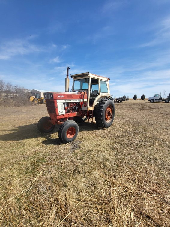 International Harvester 1066 Turbo Tractor With Mechanical Issues