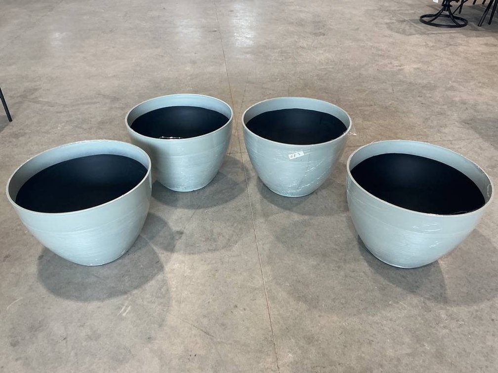4 - 22-Inch Decatur Resin Planters