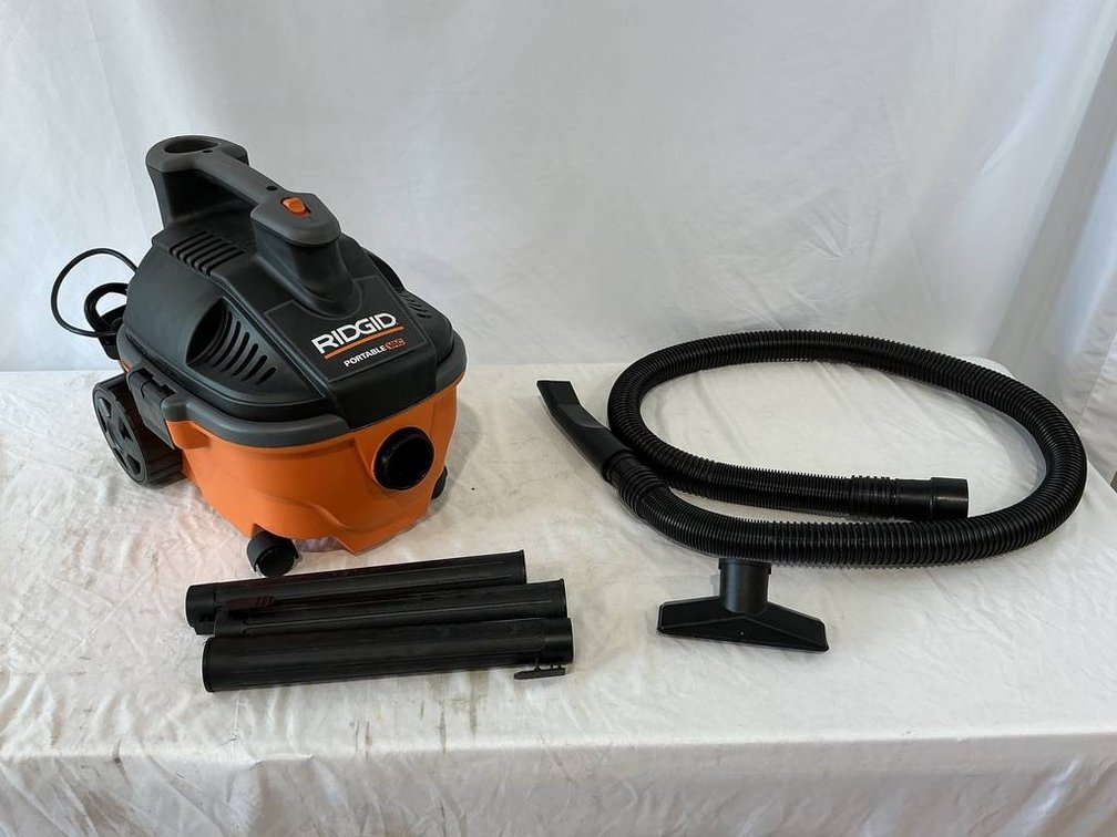 Rigid Portable Wet/Dry Vac, 4 Gal, 5 Peak HP