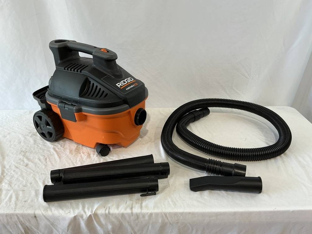Rigid 4-Gallon Portable Wet/Dry Vac, 5 Peak HP