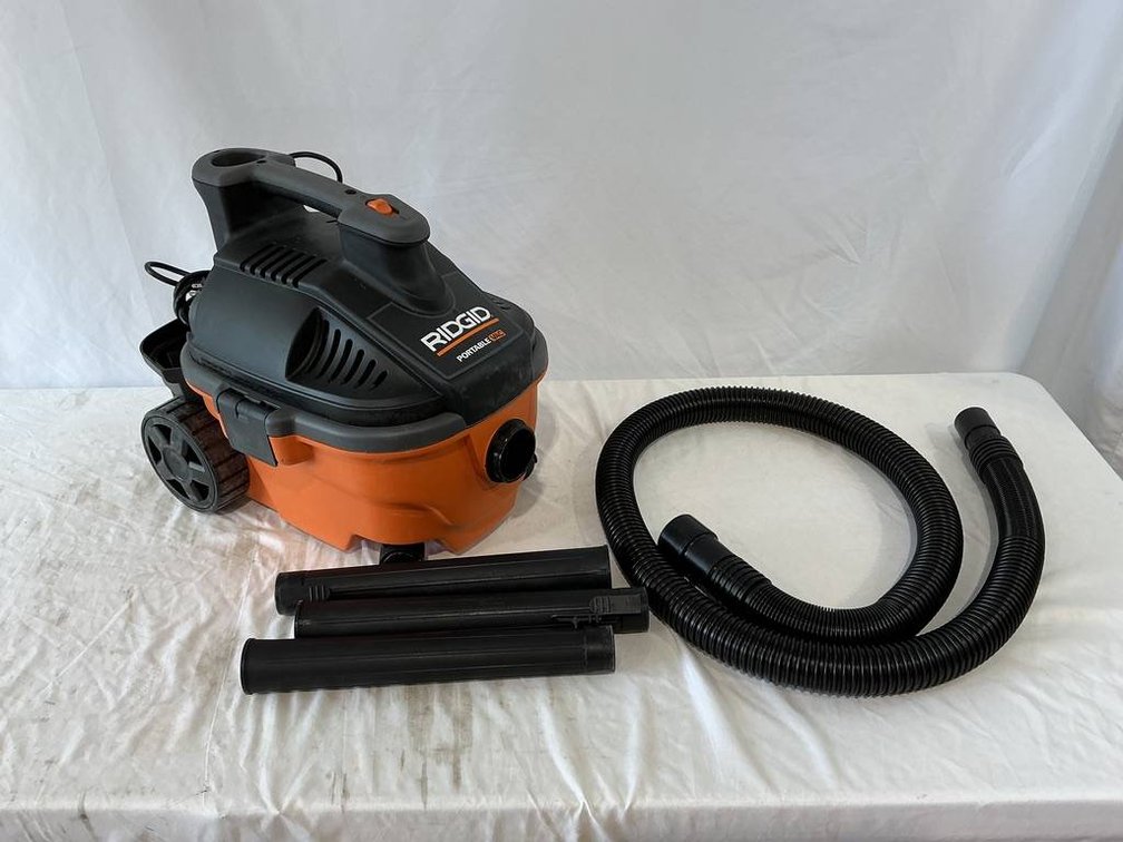 Rigid Portable Wet/Dry Vac, 4 Gal, 5 Peak HP, with Accessories